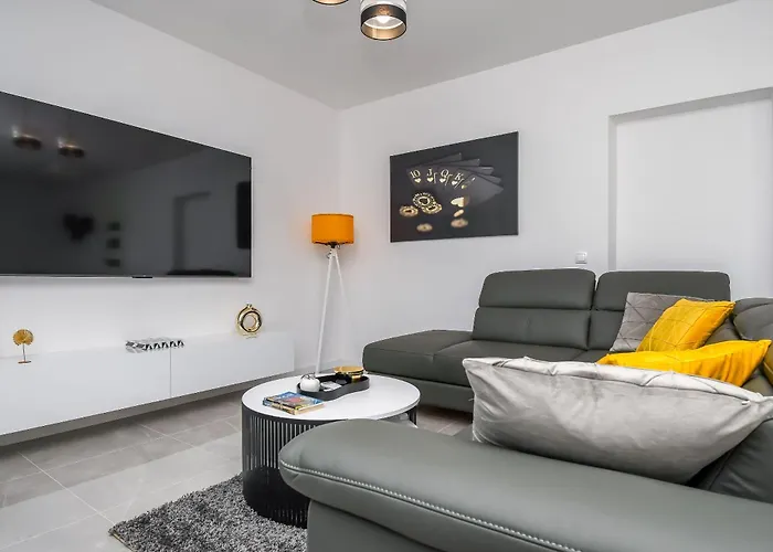 Silver Shine Трогир